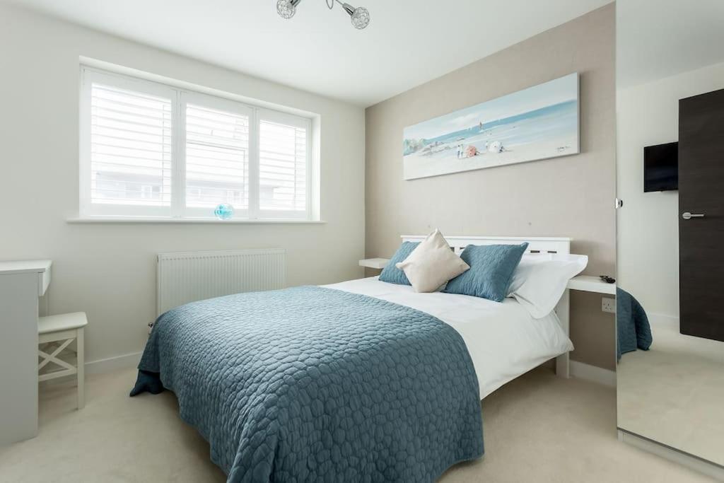 Stunning 2 Bed Apartment, Fabulous Sea View & 2 Minutes To Beach With Parking Bournemouth Exterior photo